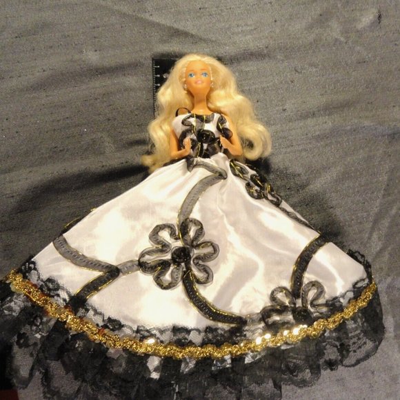 BARBIE 1966 FANCY DRESS LOOSE BLONDE BLUE EYES EYE LASHES EARRINGS LD 2733